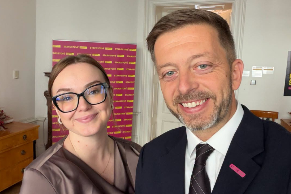 Šéf STAN Vít Rakušan postoj poslankyně Anežky Nedomové ocenil. „Jasně se postavila za názor pardubických voličů i většiny našich pardubických členů a řekla NE koalici s ANO. Díky,“ napsal na svém facebookovém profilu.